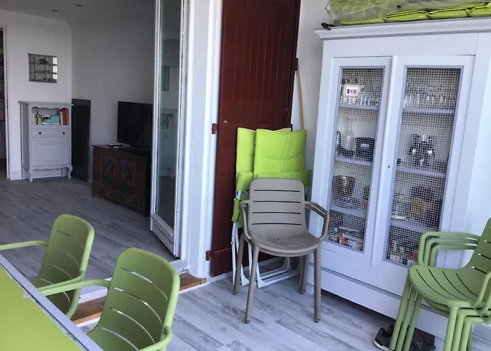 Nyaraló Face A La *